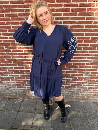 VMCANYA LS EMB SHORT DRESS WVN CUR Navy Blazer/Cloud
