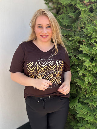 CARNICKY S/S V-NECK REG TEE JRS  Coffee Bean/Foil zebra