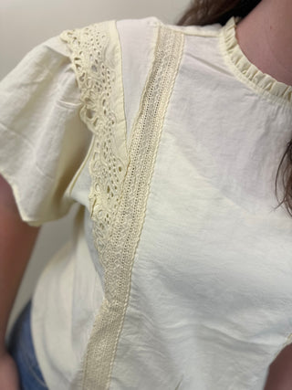 CARMILIA 2/4 FRILL EMB DETAIL TOP WVN VP Double Cream