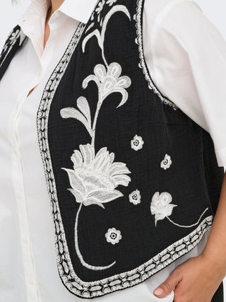 CARTHYRA S/L EMB VEST WVN Black/WHITE EMB